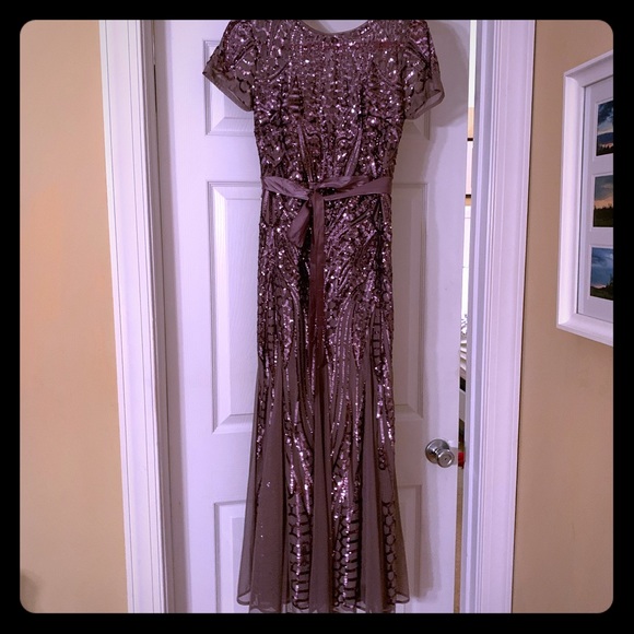 PRICE ⬇️!! DILLARDS PURCHASE!!
LOVELY SEQUINED DRESS💕Pretty Pinkish Mauve Color - Picture 2 of 8